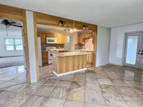 2115 Marian Dr, Bismarck, ND 58501 photo 9