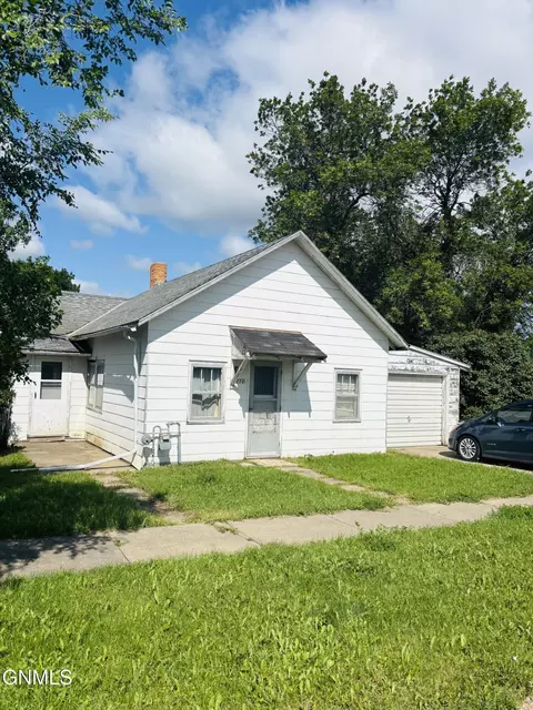 210 7th St S, New Salem, ND 58563