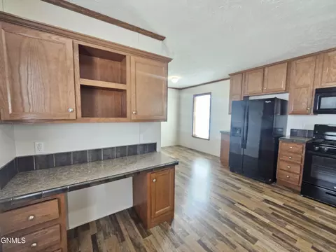 1023 28th St W, Williston, ND 58801 photo 8