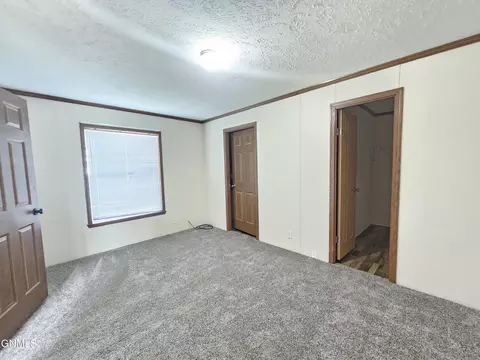 1023 28th St W, Williston, ND 58801 photo 10