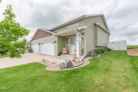 4704 Corvette St NW, Mandan, ND 58554