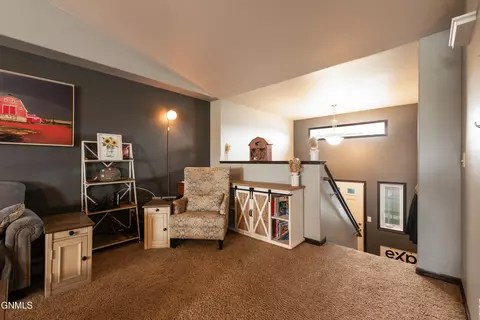 4704 Corvette St NW, Mandan, ND 58554 photo 4