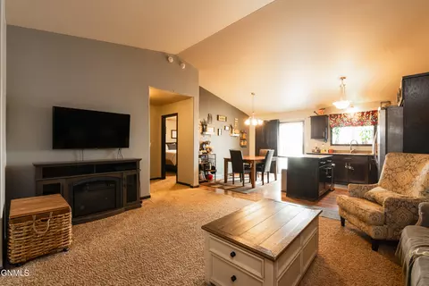 4704 Corvette St NW, Mandan, ND 58554 photo 7