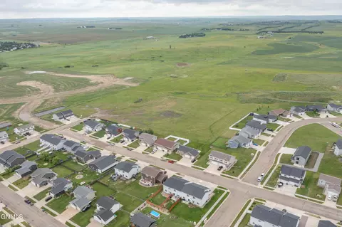 4704 Corvette St NW, Mandan, ND 58554 photo 37