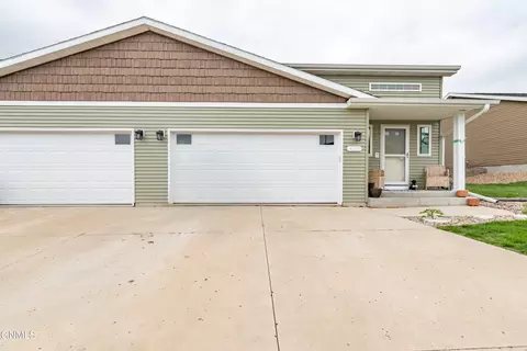 4704 Corvette St NW, Mandan, ND 58554 photo 3