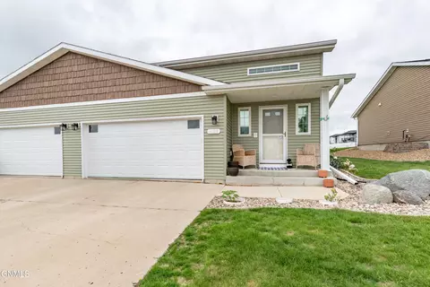 4704 Corvette St NW, Mandan, ND 58554 photo 2