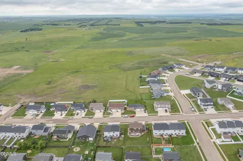 4704 Corvette St NW, Mandan, ND 58554 photo 38