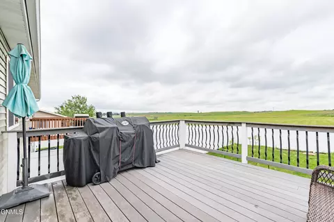 4704 Corvette St NW, Mandan, ND 58554 photo 11