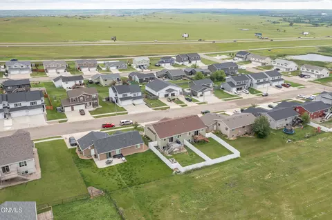 4704 Corvette St NW, Mandan, ND 58554 photo 33