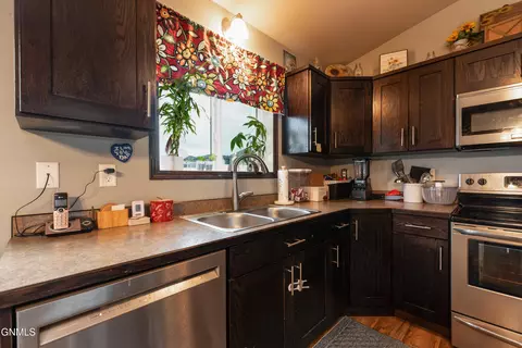 4704 Corvette St NW, Mandan, ND 58554 photo 13