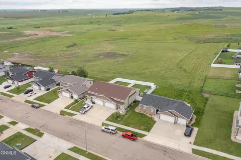 4704 Corvette St NW, Mandan, ND 58554 photo 39