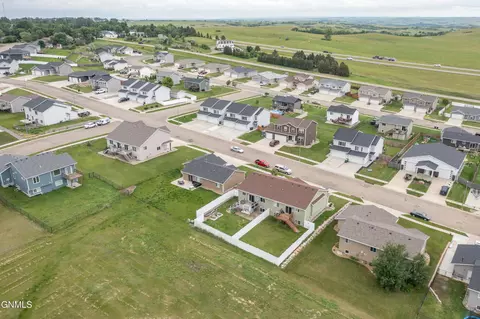 4704 Corvette St NW, Mandan, ND 58554 photo 34