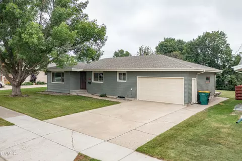 1039 29th St, Bismarck, ND 58501