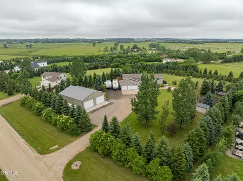 4409 Crescent Ridge Rd, Bismarck, ND 58503