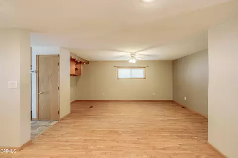 1417 8th Ave SE, Mandan, ND 58554 photo 5