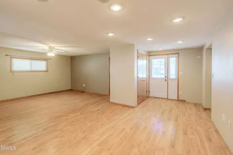 1417 8th Ave SE, Mandan, ND 58554 photo 6