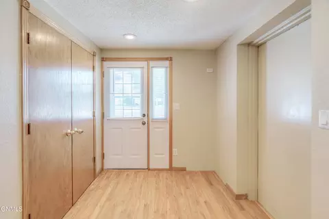 1417 8th Ave SE, Mandan, ND 58554 photo 2