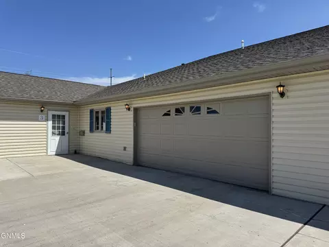 3112 Nebraska Dr, Bismarck, ND 58503