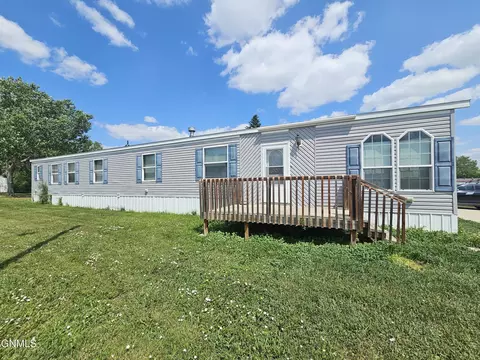 806 27th St W, Williston, ND 58801