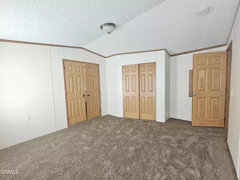 806 27th St W, Williston, ND 58801 photo 16