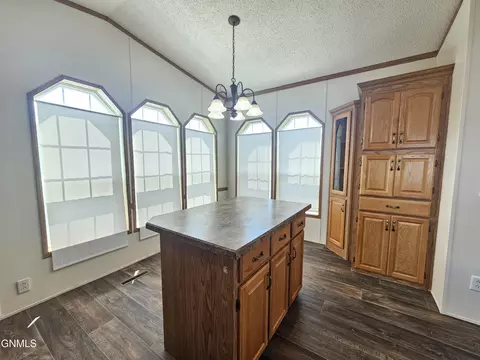 806 27th St W, Williston, ND 58801 photo 5