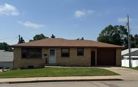 1305 2nd St NW, Mandan, ND 58554
