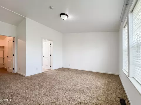 5733 Freedom Ln, Williston, ND 58801 photo 22