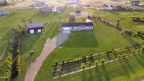 5733 Freedom Ln, Williston, ND 58801
