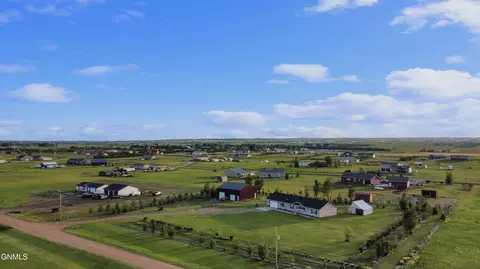 5733 Freedom Ln, Williston, ND 58801 photo 28