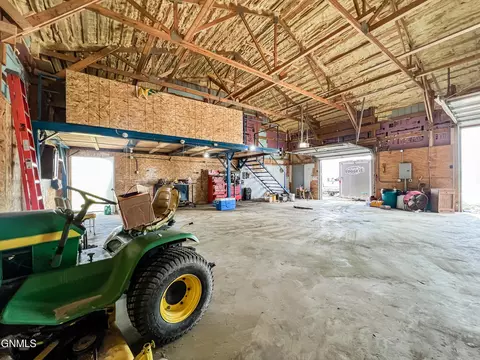 5733 Freedom Ln, Williston, ND 58801 photo 7