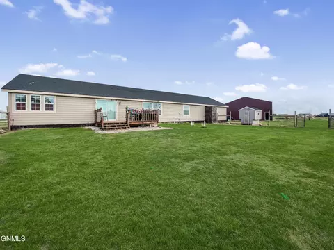 5733 Freedom Ln, Williston, ND 58801 photo 6