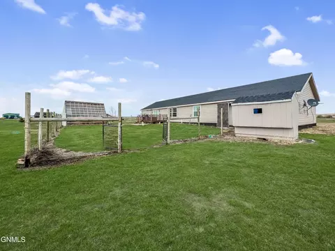 5733 Freedom Ln, Williston, ND 58801 photo 26