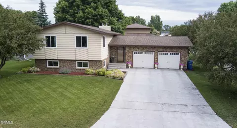 100 9th St NW, Beulah, ND 58523