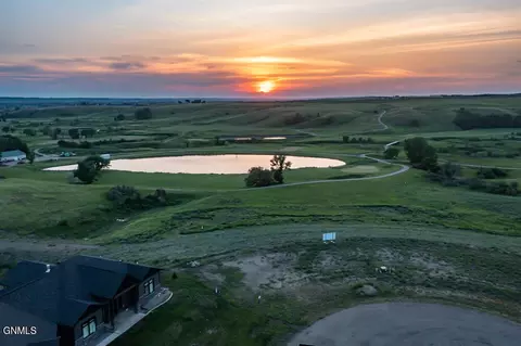 8524 Norman Pl, Bismarck, ND 58503