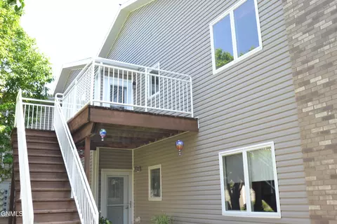 4521 Sundancer Loop, Mandan, ND 58554