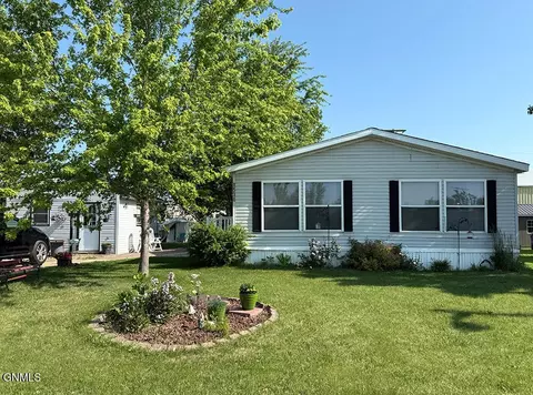 1536 11th St SW, Valley City, ND 58072