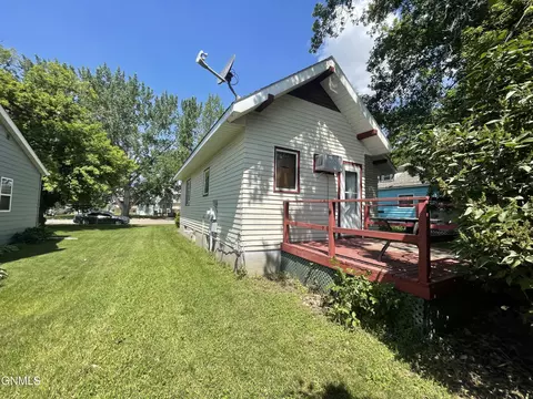 Other - 913 Cedar Ave, Harvey, ND 58341 photo 2 of 7