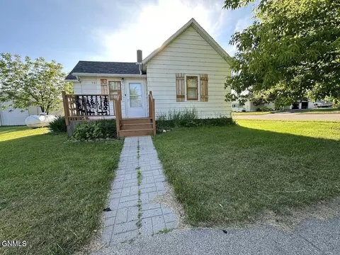 501 Main St, Gackle, ND 58442