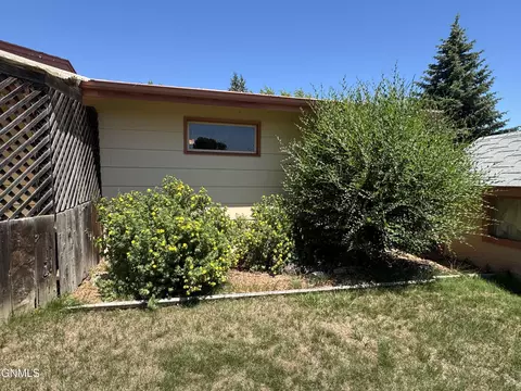 Exterior - 464 9th St E, Dickinson, ND 58601 photo 5 of 7