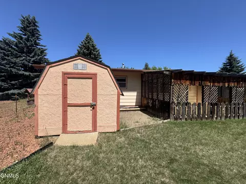 Exterior - 464 9th St E, Dickinson, ND 58601 photo 7 of 7
