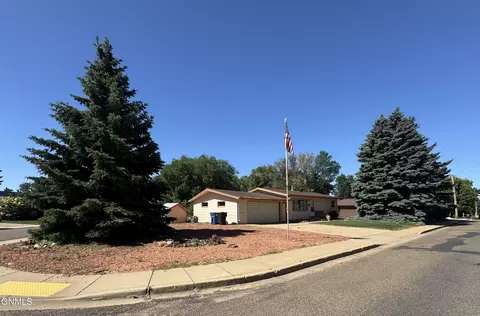 464 9th St E, Dickinson, ND 58601