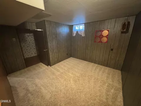 Bedroom - 464 9th St E, Dickinson, ND 58601 photo 7 of 8