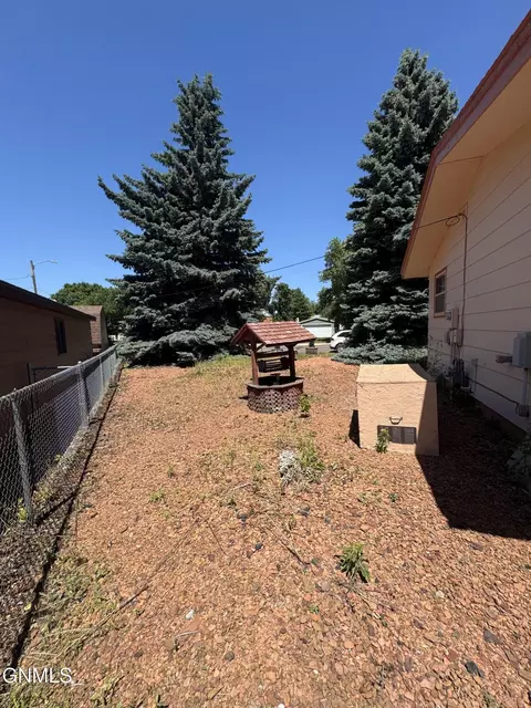 Exterior - 464 9th St E, Dickinson, ND 58601 photo 6 of 7