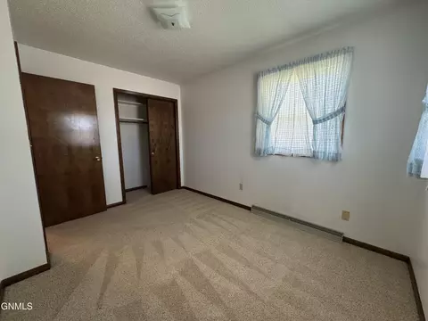 724 10th St E, Dickinson, ND 58601 photo 20