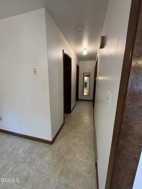 724 10th St E, Dickinson, ND 58601 photo 12