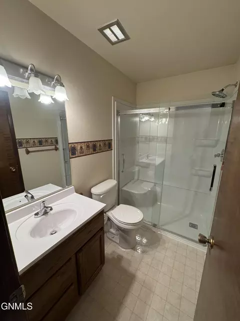 724 10th St E, Dickinson, ND 58601 photo 13