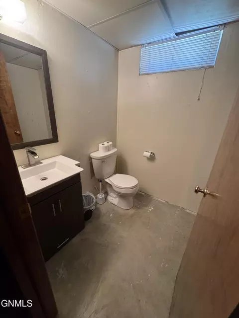 724 10th St E, Dickinson, ND 58601 photo 28