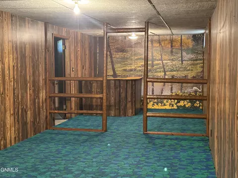 724 10th St E, Dickinson, ND 58601 photo 37