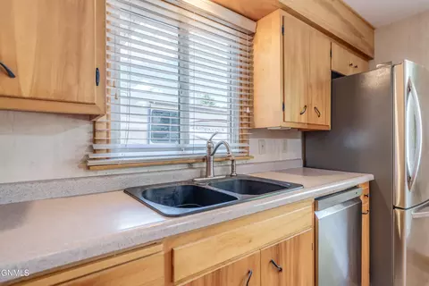 Kitchen - 209 Owens Ave E, Bismarck, ND 58501 photo 8 of 8