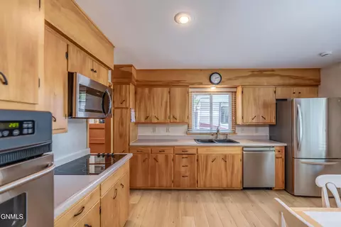 Kitchen - 209 Owens Ave E, Bismarck, ND 58501 photo 1 of 8